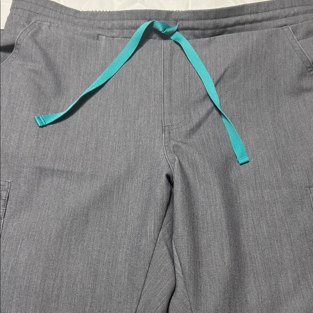 Figs Gray Scrub Pants with Teal Drawstring (Medium - pants) (Small -top)